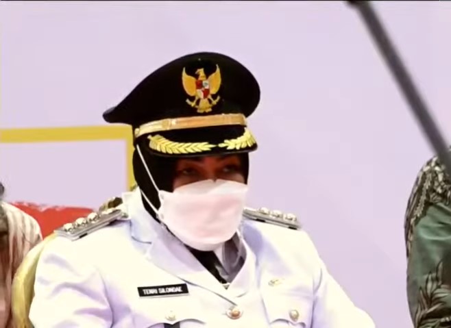 Eng chiroyli top-modellarning yalangoch ayol mushuklari aks ettirilgan porno