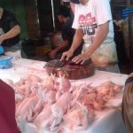 Harga ayam yang sebelumnya hanya berkisar di harga Rp50.000 dengan ukuran normal dan Rp65.000 ukuran jombo, kini naik hingga kisaran Rp70.000 sampai Rp80.000 per ekor.