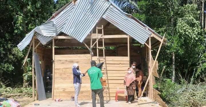 Ketua TP PKK Kendari Sambangi Korban Angin Kencang di Abeli