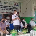 Wali Kota Kendari Serahkan 591 KIS di Kecamatan Puuwatu