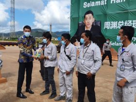 VDNI dan OSS Bagikan Puluhan Ribu Parcel Lebaran kepada Karyawan dan Masyarakat