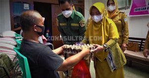 Ketua TP PKK Kota Kendari Salurkan 30 Paket Sembako Untuk Penyandang Disabilitas
