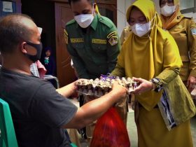 Ketua TP PKK Kota Kendari Salurkan 30 Paket Sembako Untuk Penyandang Disabilitas