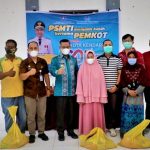 Sambut HUT Kota Kendari, PSMTI Berbagi 500 Paket Sembako