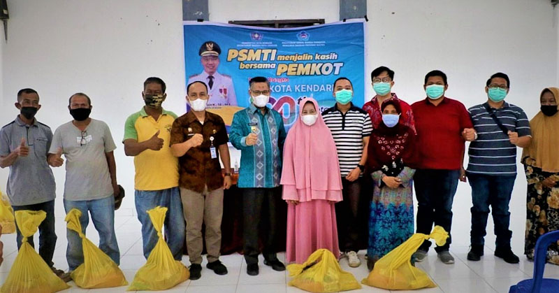 Sambut HUT Kota Kendari, PSMTI Berbagi 500 Paket Sembako