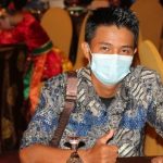 Tingkatkan SDM, Pemdes Mataiwoi Konsel Berikan Beasiswa 12 Mahasiswa