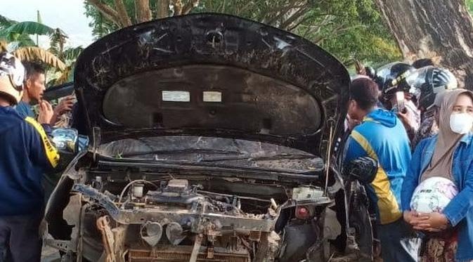 Mobil Rombongan Mahasiswa UHO Kendari Menabrak Pohon, 5 Orang Meninggal