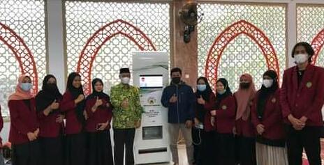 FEBI UM Kendari Luncurkan ATM Beras dan Telur Bagi Warga Kurang Mampu