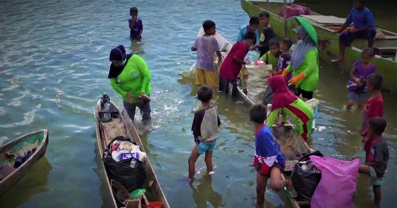 Aksi Bersih Sampah di Laut Kendari, Warnai Peringatan HLHS