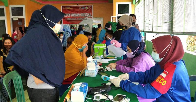 300 Warga Puuwatu Sambut Antusias Vaksinasi Massal