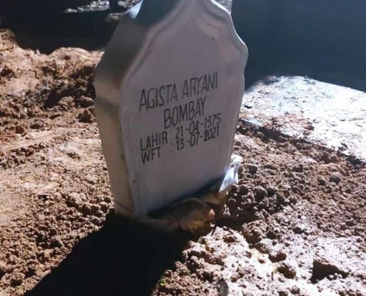 Jenazah Istri Gubernur Sultra Dimakamkan di TPU Punggolaka