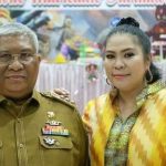 Gubernur Sultra, Ali Mazi bersama istrinya Agista Ariani