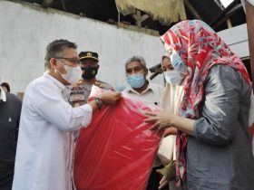 Wali Kota Kendari Bantu 8 KK, Korban Angin Puting Beliung di Kadia