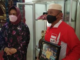 Tina Nur Alam Beri Hadiah 100 Juta untuk Ayah Apriyani Rahayu