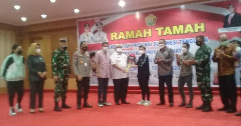 Apriani Rahayu Terima Mobil dari Gubernur, Namanya Diabadikan Jadi GOR