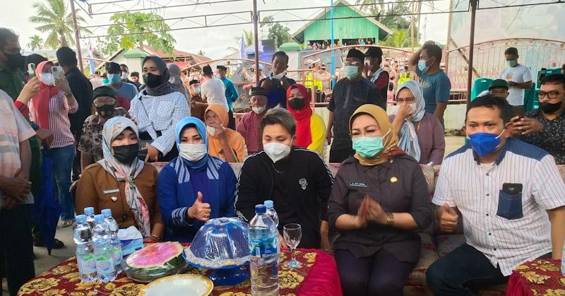 Tiba di Rumahnya, Apriyani Rahayu Sapa Masyarakat dengan Bahasa Tolaki