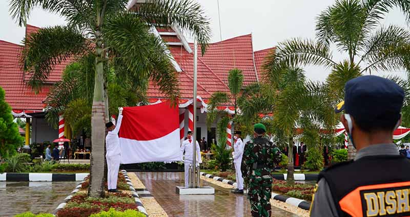 Meski di Guyur Hujan, Upacara HUT RI ke 76 di Kota Kendari Tetap Terlaksana