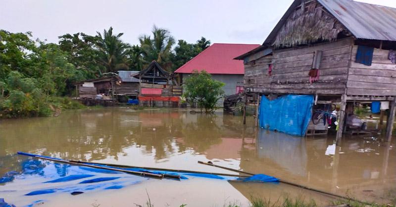 40 KK Warga Korban Banjir di Desa Anggoro Dapat Bantuan Sembako