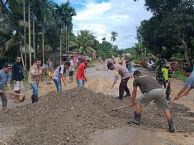 Asosiasi Kepala Desa Kecamatan Abuki Perbaiki Jalan Rusak secara Swadaya