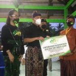 Silaturahmi dengan Umat Hindu di Konawe, Andi Sumanggeruka Serahkan Bantuan