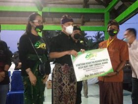 Silaturahmi dengan Umat Hindu di Konawe, Andi Sumanggeruka Serahkan Bantuan