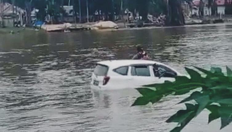 Mobil Tenggelam di Sungai Konaweha, 5 Orang Selamat dan 3 Orang Hilang