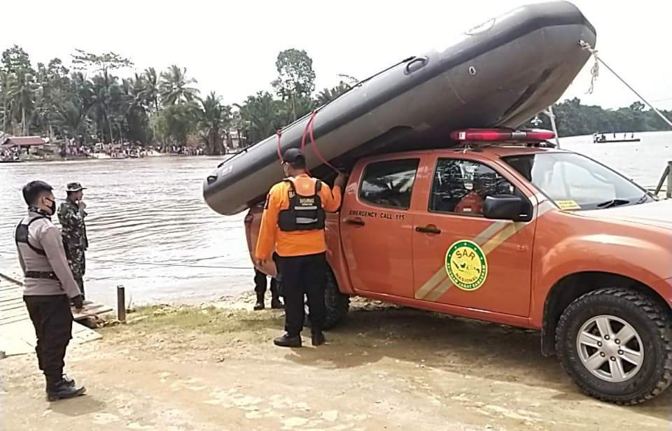 Mobil Tenggelam di Sungai Konaweha, 5 Orang Selamat dan 3 Orang Hilang