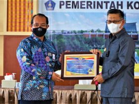 Dapat WTP 8 Kali, Wali Kota Kendari Terima Penghargaan Menteri Keuangan