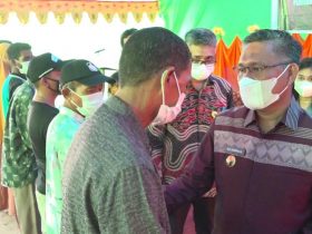 Wali Kota Kendari Serahkan 253 Sertifikat Tanah Untuk Nelayan di Kelurahan Sambuli