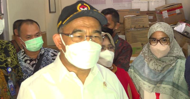 Wali Kota Kendari Serahkan 253 Sertifikat Tanah Untuk Nelayan di Kelurahan Sambuli