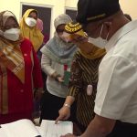 Menko PMK usai meninjau gudang vaksin Dinkes Sultra.