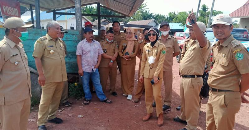Kunjungi Daerah Terluar, Bupati Konawe Janji Akan Perbaiki Jalan dan Pincara