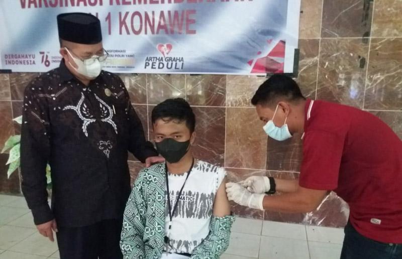Vaksinasi Perdana di MAN 1, Polres Konawe Dapat 230 Penerima Vaksin