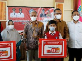 Ratusan Siswa SD dan SMP di Kendari Dapat Bantuan Kuota Internet