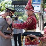 Tiba di Mapolda Sultra, Irjen Teguh Pristiwanto Disambut Tarian Mondotambe