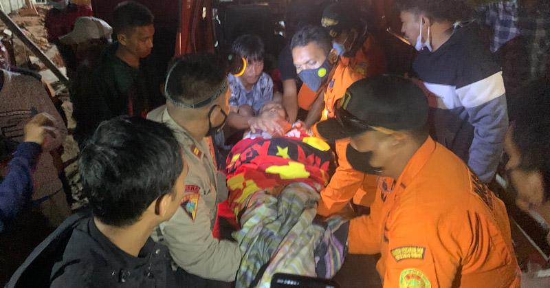 Tim Gabungan Ditemukan Kakek Lakou Dalam Kondisi Lemas