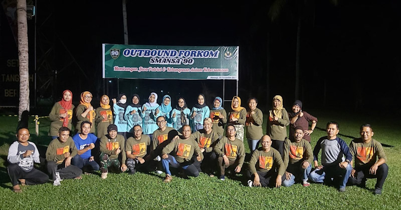 Forkom Smansa Kendari Angkatan 90 Gelar Outbond Bela Negara di Batalyon 725 Woroagi