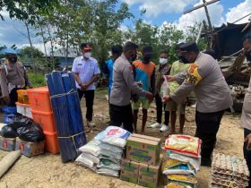 Kapolres dan BNPB Konawe Serahkan Bantuan ke Warga Korban Angin Puting Beliung