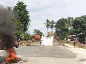 Protes Pekerjaan Jalan, Masyarakat Tongauna Konawe Blokir Jalan