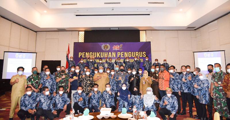 Pengurus PWI Sultra Dikukuhkan, Ketua PWI Sultra Siap Sukseskan HPN 2022