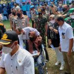 Vaksinasi Serentak di Wawotobi, Lansia Terima Kursi Roda dan Alat Bantu Dengar