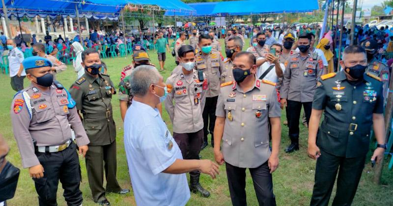 Vaksinasi Serentak di Wawotobi, Lansia Terima Kursi Roda dan Alat Bantu Dengar