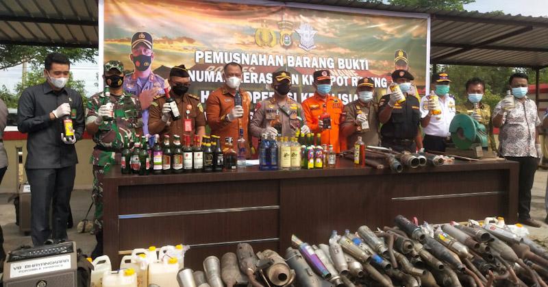 Polres Konawe Musnahkan Miras dan Knalpot Racing Hasil Operasi Sikat Anoa 2021