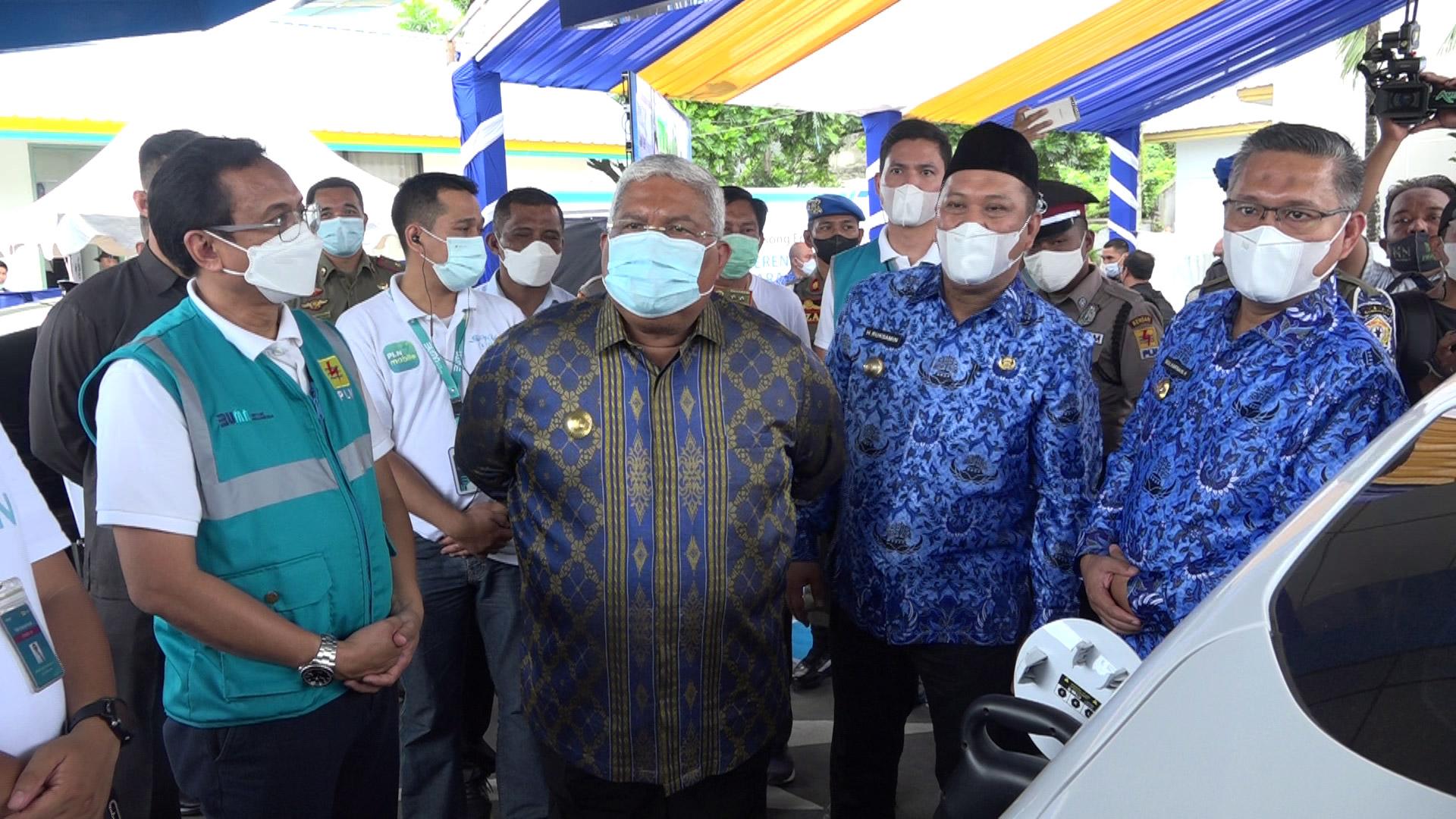 Sulkarnain dan Ruksamin Bagi Pengalaman Gunakan Mobil Listrik di Peresmian SPKLU