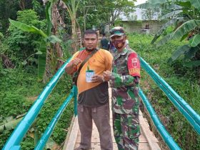 Warga Watulondo Buat Jembatan Dari Kas Masjid, Babinsa Turun Tangan