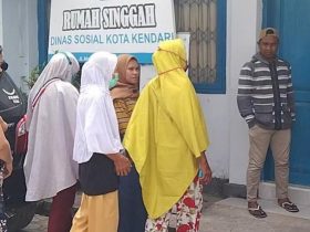 Dana PHK Terpotong, Emak-emak Beradu Mengamuk di Dinsos Kota Kendari