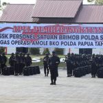 120 Personil Brimob Polda Sultra Diberangkatkan di Papua