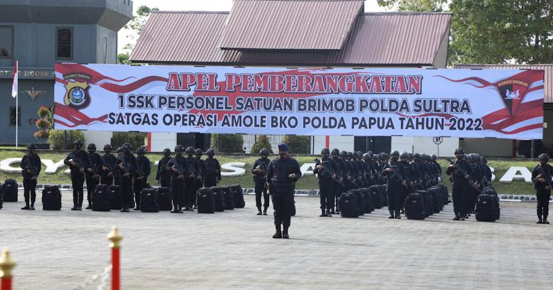 120 Personil Brimob Polda Sultra Diberangkatkan di Papua