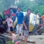 Jembatan Kayu di Latoma Ambruk Dilintasi Truk Muat Rotan