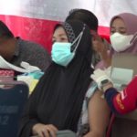 Polresta Kendari Gelar Vaksinasi Serentak di Pelabuhan Nusantara, Sasar Buruh Pelabuhan